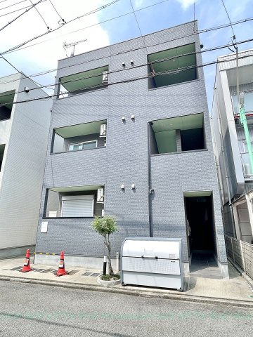 アルストロメリア栄生の外観