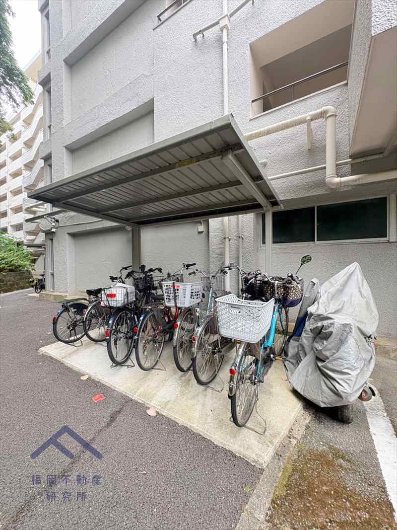 愛宕山ハイリビングの駐車場