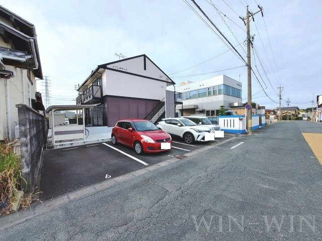 メゾンボナールの駐車場