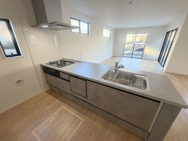 三郷市戸ケ崎5丁目　新築戸建　全1棟のキッチン|同施工会社の参考写真になります。
