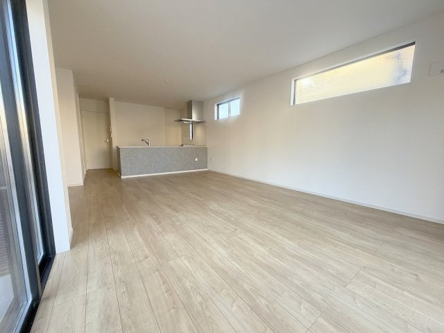 三郷市戸ケ崎5丁目　新築戸建　全1棟の居間・リビング|同施工会社の参考写真になります。
