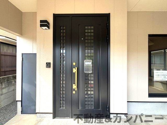富久町の中古のおうちの玄関|毎日通る玄関はこちらです