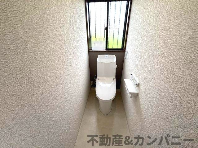 富久町の中古のおうちのトイレ|落ち着いた色調のトイレです