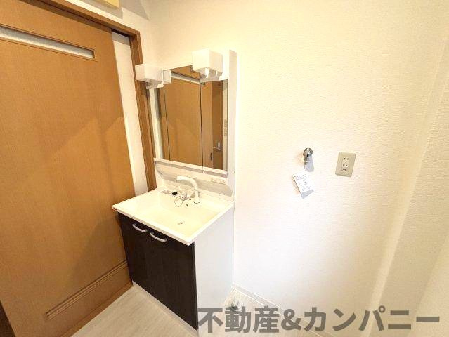 富久町の中古のおうちの独立洗面台|朝の身支度には欠かせない独立洗面化粧台