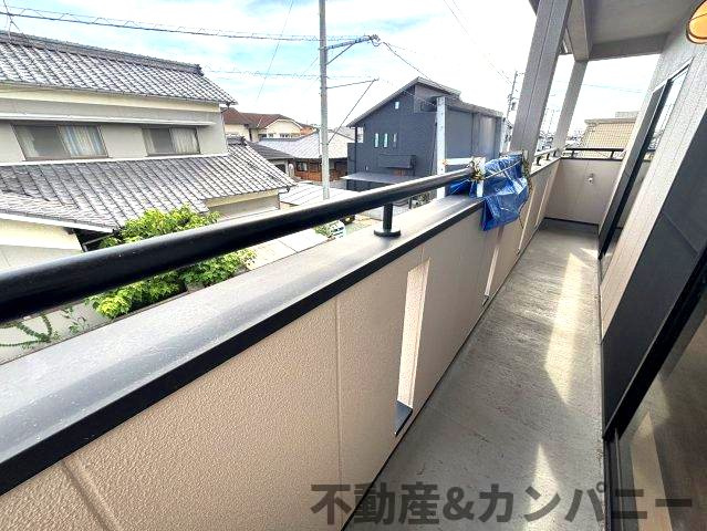 富久町の中古のおうちのバルコニー|開放的で明るい空間を演出してくれるバルコニーです