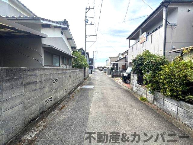 富久町の中古のおうちの前面道路含む現地写真|前面道路含む現地写真です