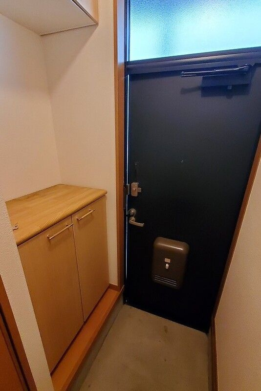 アヴェニールS の玄関
