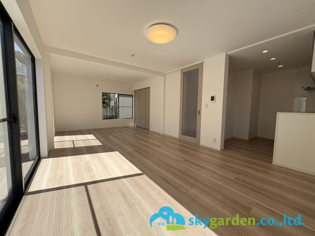 藤沢市本藤沢３丁目　中古戸建の居間・リビング