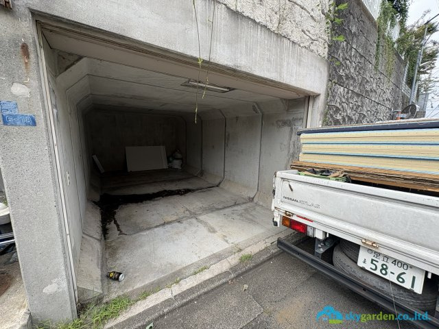 藤沢市本藤沢３丁目　中古戸建の駐車場