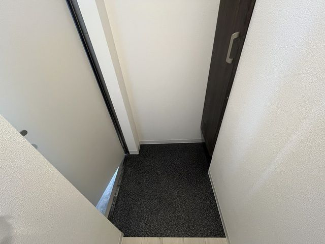 ジーメゾン春日部下蛭田の玄関