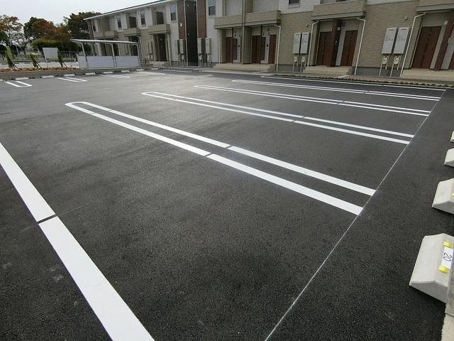 ベル　フルーＢの駐車場