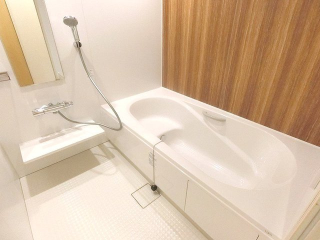 ベル　フルーＢの浴室