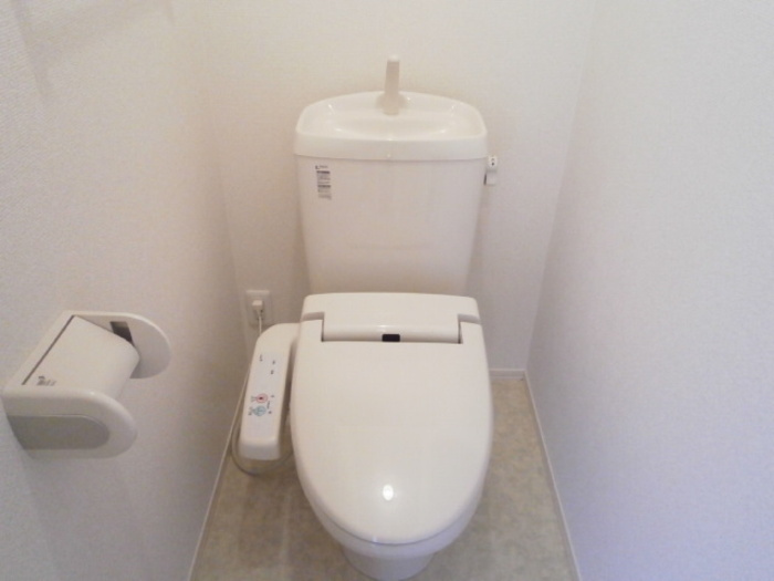 ウィズテリア B棟のトイレ|ゆったりとした空間のトイレです