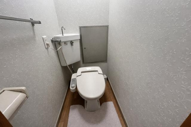 岡山市中区中納言町の中古マンションのトイレ|※画像はＡＩによる編集済みです