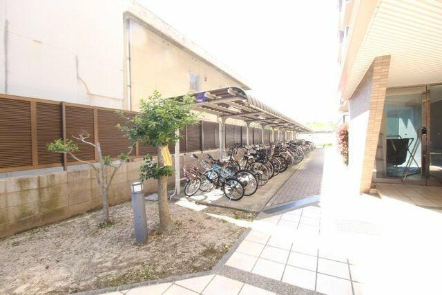 岡山市中区小橋町１丁目の中古マンションの庭|☆敷地内駐輪場となります☆