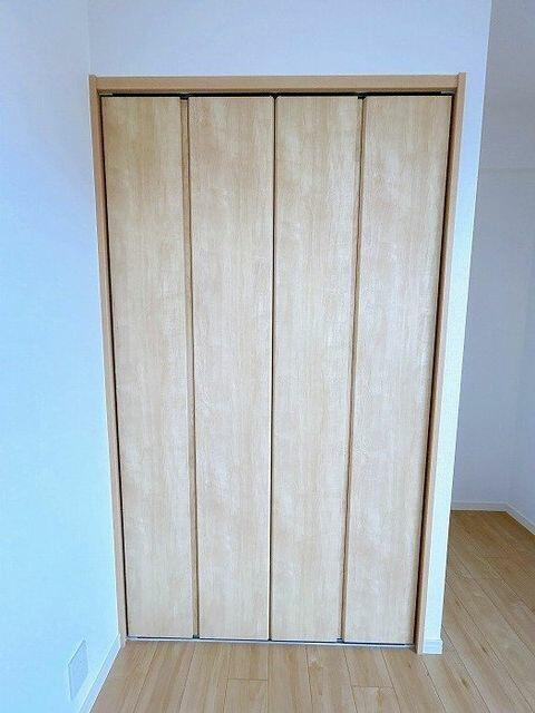 岡山市中区古京町１丁目の中古マンションの収納|「南側洋室」クローゼットがご…