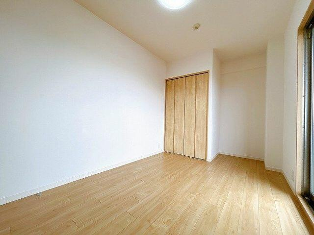 岡山市中区古京町１丁目の中古マンションの洋室|クローゼット横のスペースはワ…