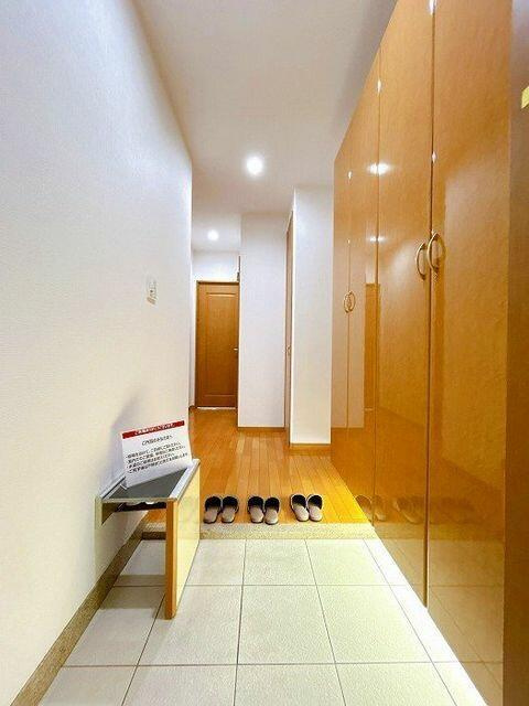 岡山市中区古京町１丁目の中古マンションのその他|「玄関」靴の脱ぎ履き座席や荷…