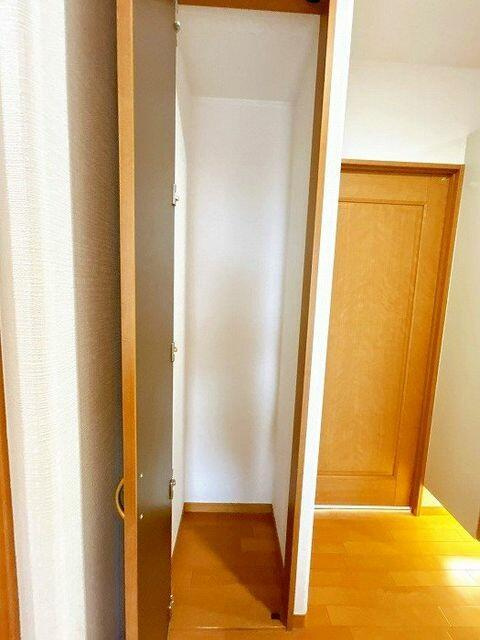 岡山市中区古京町１丁目の中古マンションの収納|ホールに物入がございます。日…