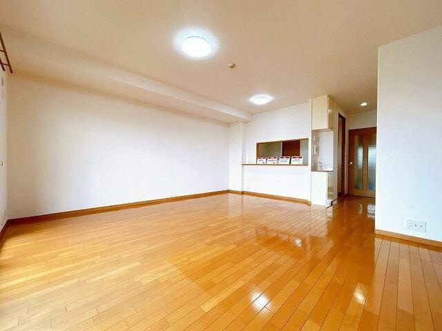 岡山市中区古京町１丁目の中古マンションの居間・リビング|「ＬＤＫ」別角度からのお写真…