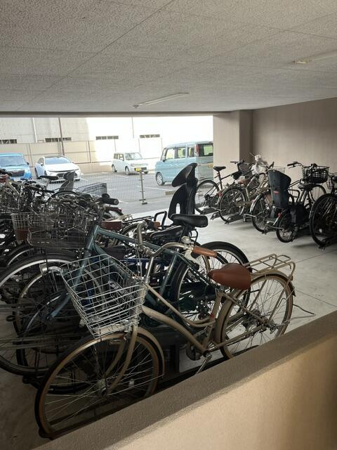 岡山市中区藤原の中古マンションの駐車場