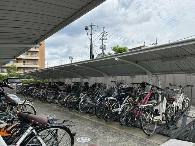 岡山市中区原尾島１丁目の中古マンションの駐車場
