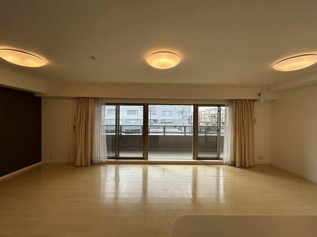 岡山市中区原尾島１丁目の中古マンションの居間・リビング