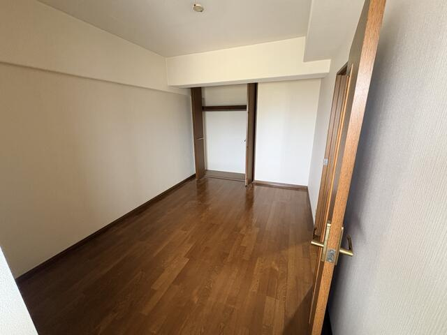 岡山市中区原尾島１丁目の中古マンションの洋室