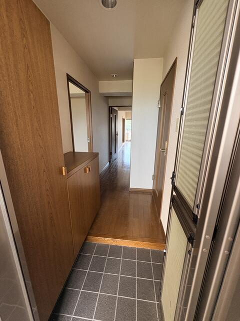 岡山市中区原尾島１丁目の中古マンションの玄関