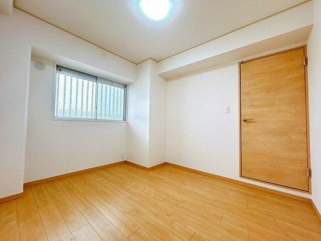 岡山市中区浜の中古マンションの洋室|「西側洋室」約５帖のお部屋で…