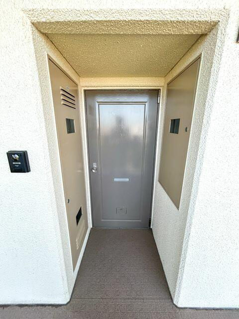 岡山市中区浜の中古マンションの玄関|【リフォーム済】玄関の様子で…