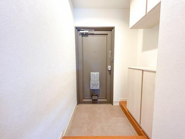 岡山市中区浜の中古マンションの玄関|【リフォーム済】玄関の様子で…