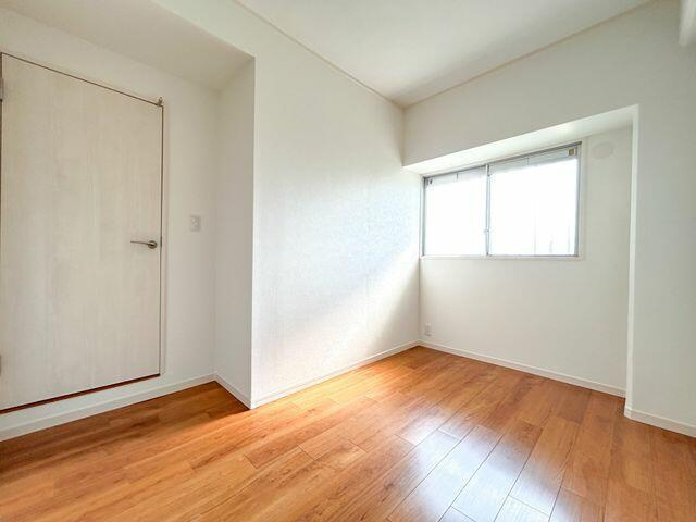 岡山市中区浜の中古マンションの洋室|【リフォーム済】北東側の洋室…