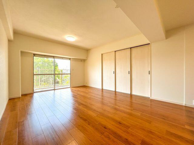 岡山市中区浜の中古マンションの洋室|【リフォーム済】リビング別角…
