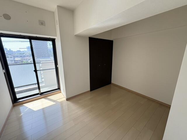 岡山市中区中納言町の中古マンションの洋室