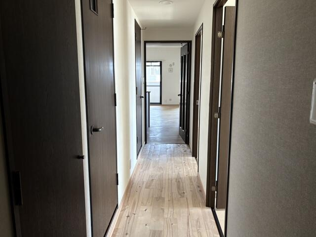 岡山市中区中納言町の中古マンションの玄関