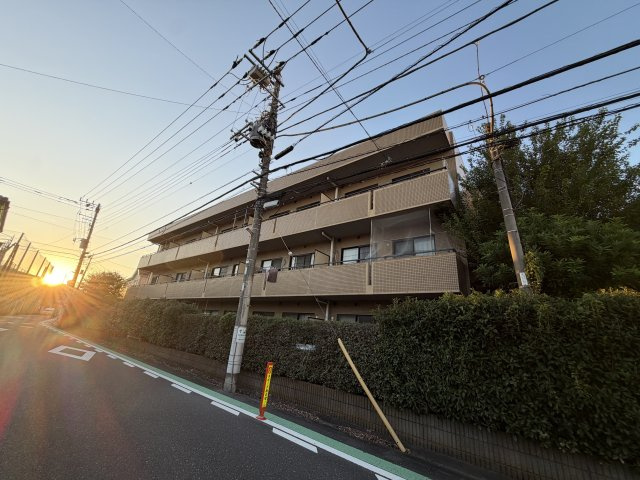 狛江市東野川３丁目の賃貸マンションの外観
