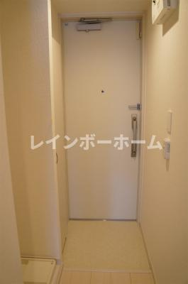 リブリ・松戸上本郷　仲介手数料（賃料の1.10ヵ月）の50％OFF対象物件！の玄関|収納もある玄関です