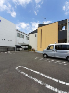 【駐車場】 | フェイバー　メゾン | 駐車場があるので、車を買う予定の方も安心です