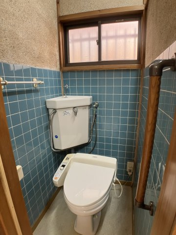 亀崎常盤町貸家のトイレ