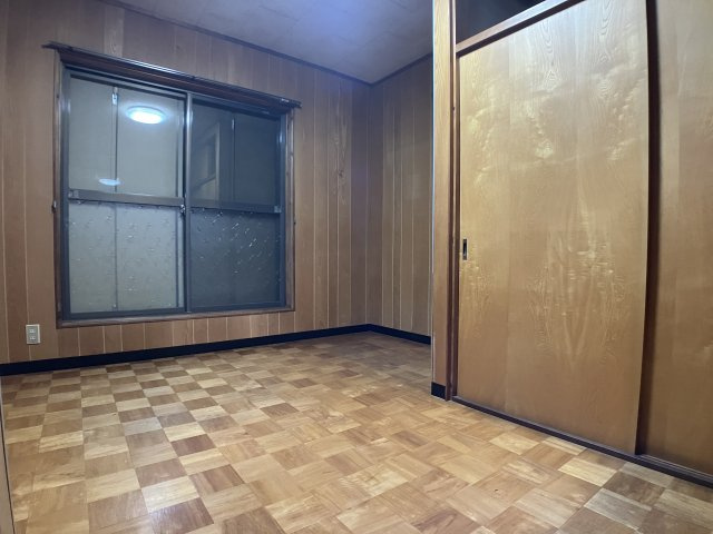 亀崎常盤町貸家の洋室
