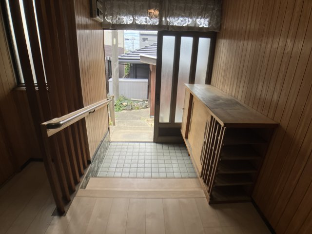 亀崎常盤町貸家の玄関