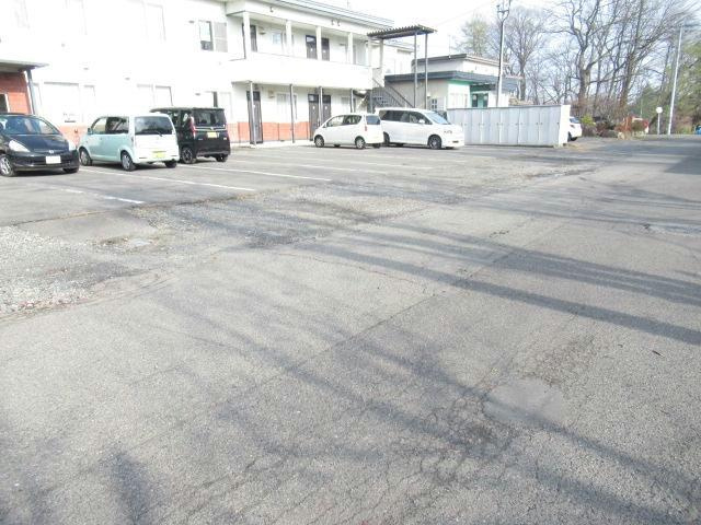 コーポ三条　Bの駐車場