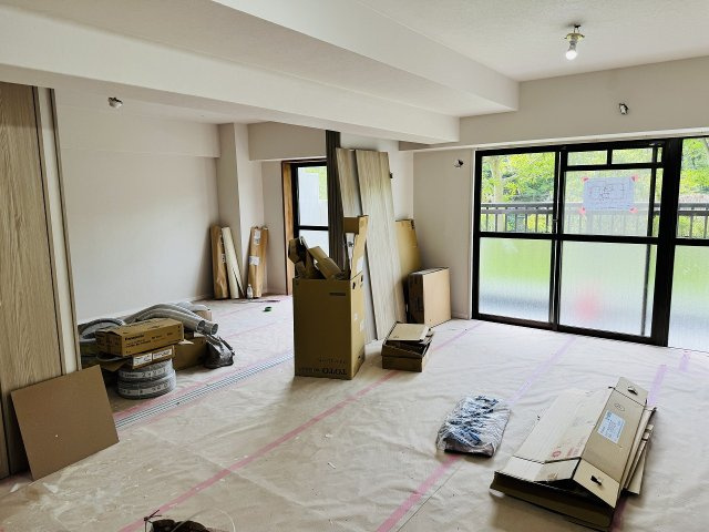 グリーンコープ南大沢５号棟の居間・リビング|～現在リフォーム中、詳細は当社までお気軽にお問合せ下さい～