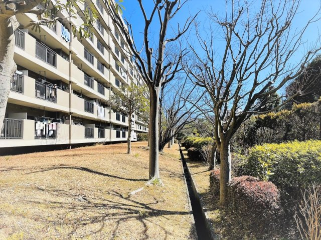 グリーンコープ南大沢５号棟の周辺|～四季折々の景観を楽しめます～