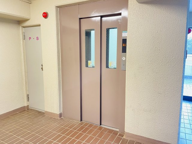 グリーンコープ南大沢５号棟のその他共用部分|～エレベーター付き～