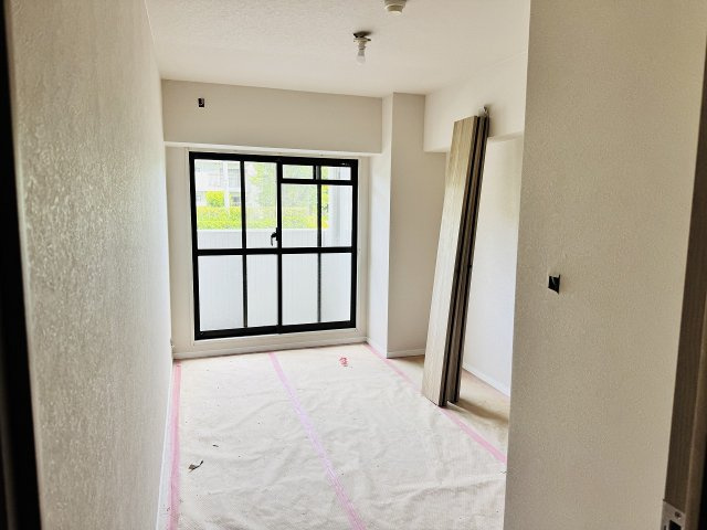 グリーンコープ南大沢５号棟の居間・リビング|～現在リフォーム中、詳細は当社までお気軽にお問合せ下さい～