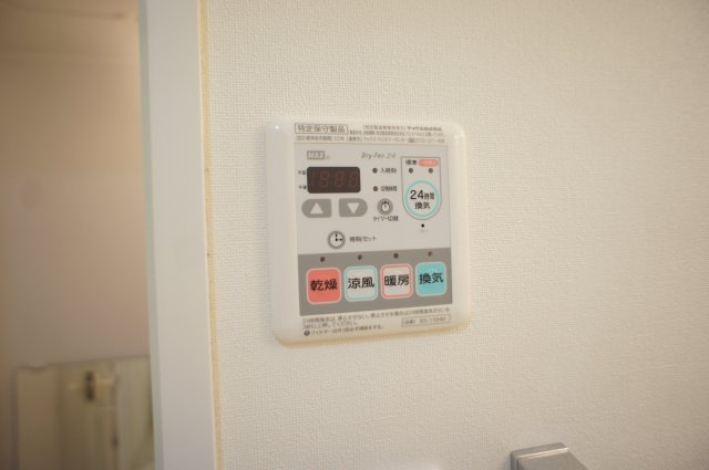 【設備】 | エレンシアK | 浴室乾燥機完備です