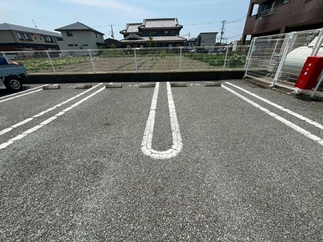 ラフォーレ東山の駐車場