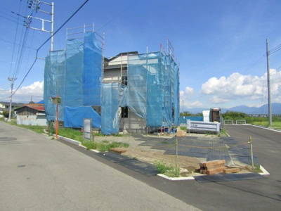 【前面道路含む現地写真】 | ブルーミングガーデン南アルプス市鮎沢　1号棟 | 前面道路含む現地写真です